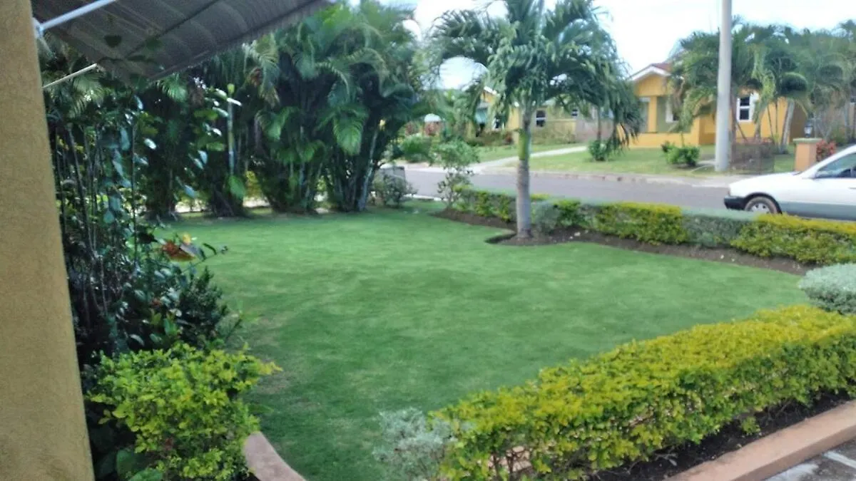 Holiday home Tropical Getaway 2-Bedroom Home With Pool And Tv In St Ann Brissett Run Jamaica